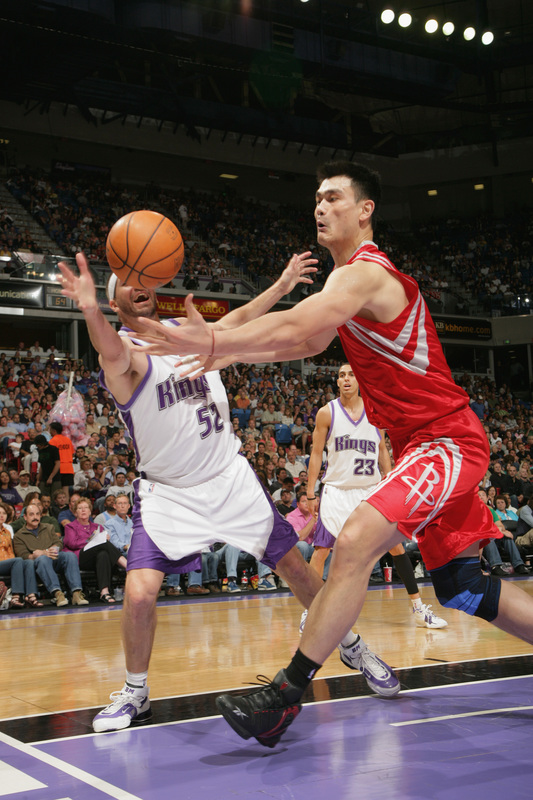 Rockets rally past Kings 112-106