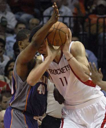 Rockets drop Suns, will open playoffs at home