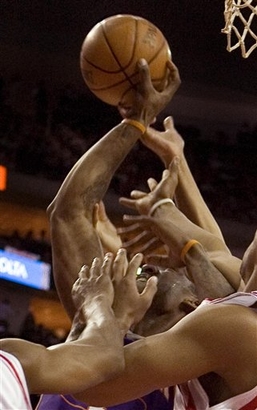 Rockets drop Suns, will open playoffs at home