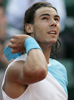 Spain ace advances at French Open