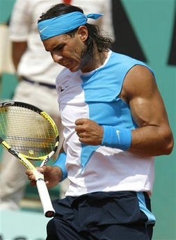 Nadal tops Moya, advances at French Open 