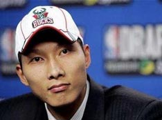Yao urges Yi to talk with the Milwaukee Bucks NBA club