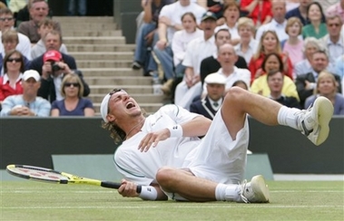 Djokovic tames Hewitt in four-set thriller