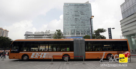 18-metre long BRT giants put into use in Guangzhou August 9