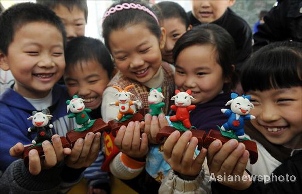 Students turn rice dough into mascots