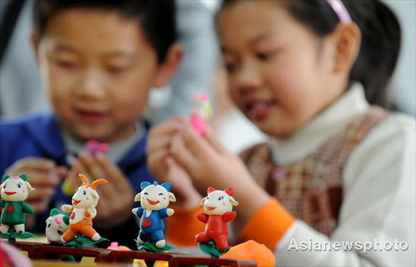 Students turn rice dough into mascots