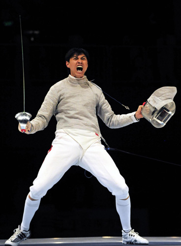 China claims men's sabre team gold with narrow win