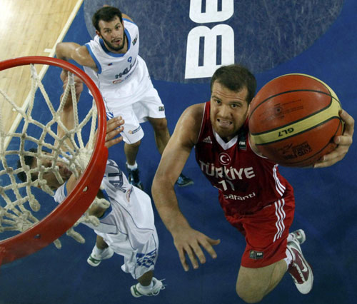 Turkey overwhelms Greece 76-65 at basketball worlds