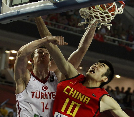 China advances to knockout round despite loss