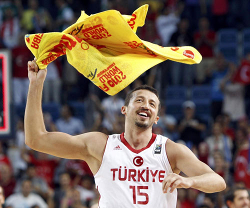 Serbia stun Spain as Turkey crush Slovenia