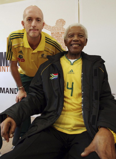 Mandela meets Bafana Bafana ahead of World Cup