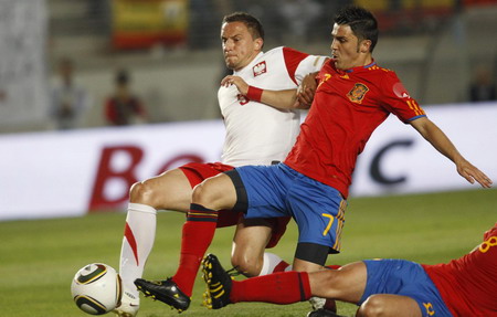 Torres scores as Spain routs Poland 6-0