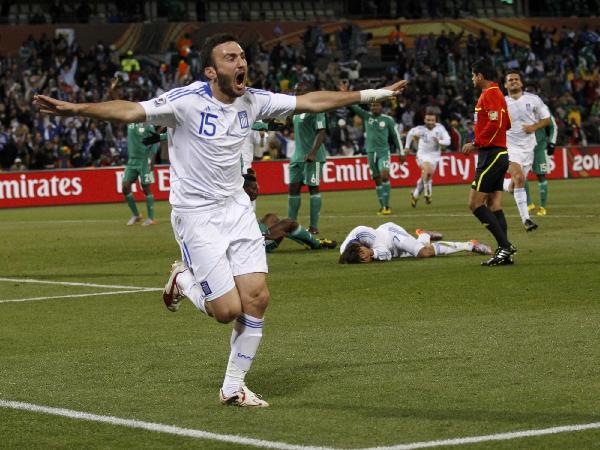 Greece beat 10-man Nigeria 2-1