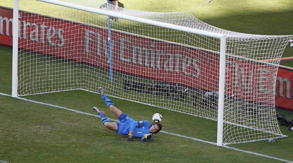 Serbia beats 10-man Germany 1-0 at World Cup