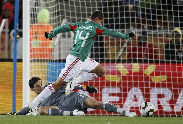 Mexico beat France 2-0 in World Cup match
