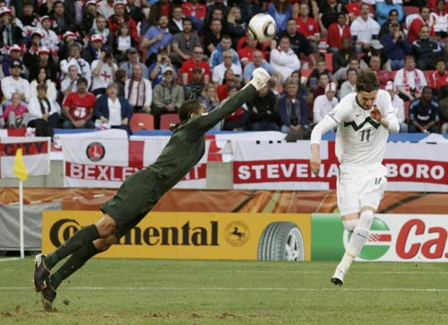 England, US squeeze into second round