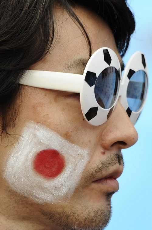 Farewell, well-dressed Japanese fans