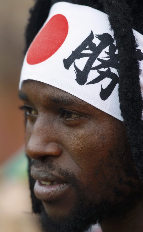 Farewell, well-dressed Japanese fans