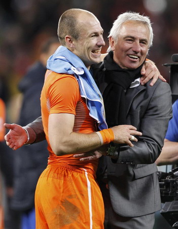 Netherlands into WCup final, 3-2 over Uruguay