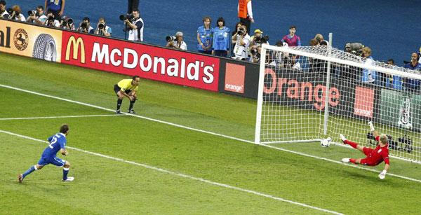 Italy into the semis after shootout win