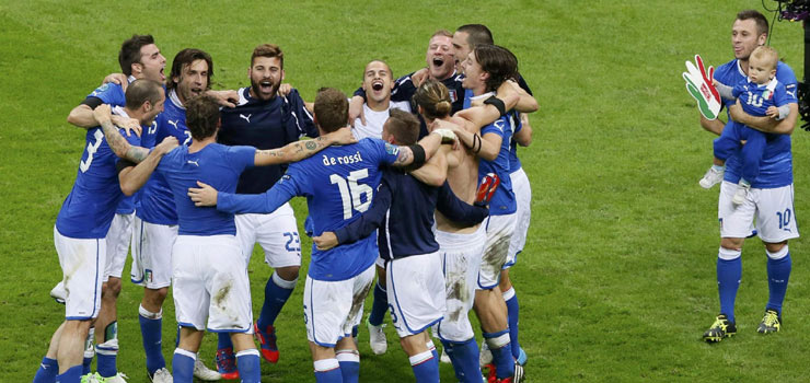 Balotelli double fires Italy into final