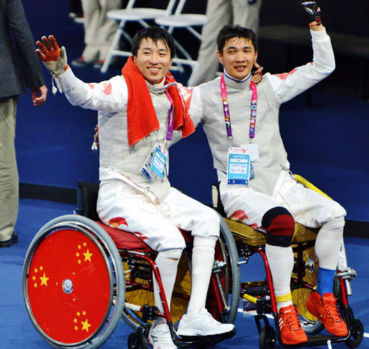Chinese wheelchair fencers shine as Australian para-swimmer wins 6th gold