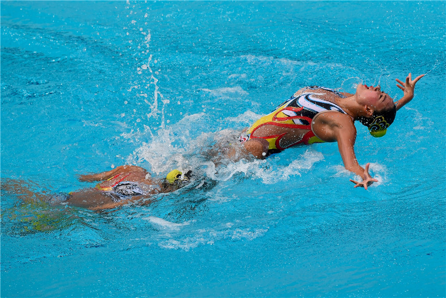 Huang and Sun take synchronized swimming silver