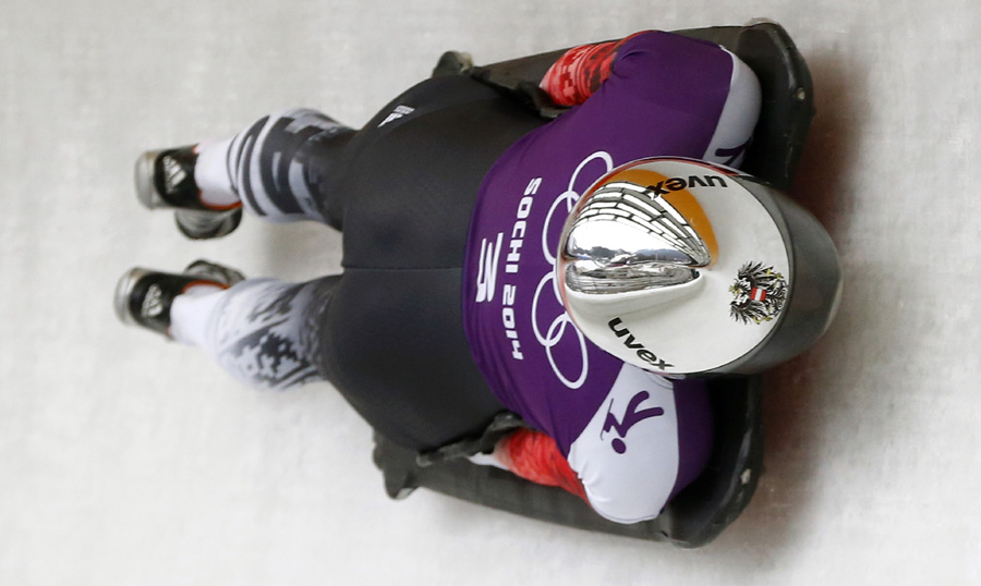 Helmets light up Sochi's skeleton tracks