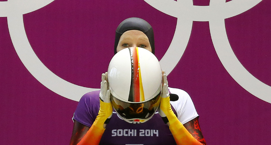 Helmets light up Sochi's skeleton tracks