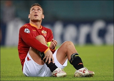 Totti denies considering Italy return