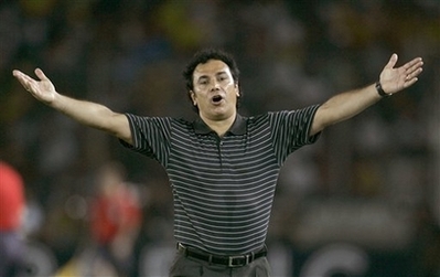 Mexico's coach Hugo Sanchez gestures during a game against Iran during their friendly game in San Luis Potosi, Mexico, in this June 2, 2007 file photo. Sanchez was fired March 31, 2008, two weeks after Mexico's Sub-23 team failed to qualify for the Olympics. [Agencies]