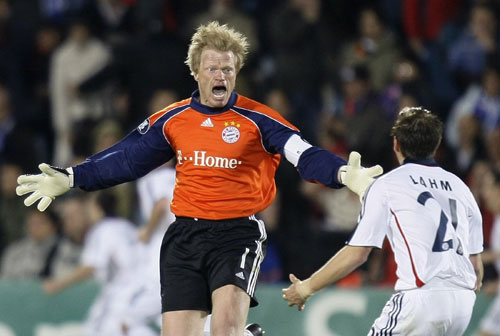 MUNICH, GERMANY - MARCH 07: Oliver Kahn goalkeeper of Munich reacts during  the UEFA Champions League round…