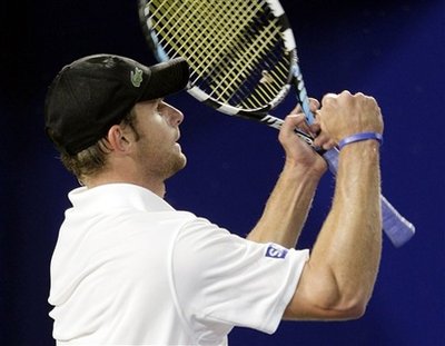 Andy Roddick, of the United States, celebrates his quarter-final win over Spain's Juan Carlos Ferrero at the China Open tennis tournament in Beijing, Friday, Sept. 26, 2008. Roddick won 2 - 6, 6 - 3, 6 - 4. [Agencies]
