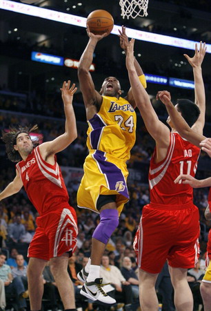 Rockets outmuscle Lakers 100-92 in series opener