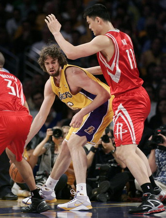 Lakers evens up series with Rockets