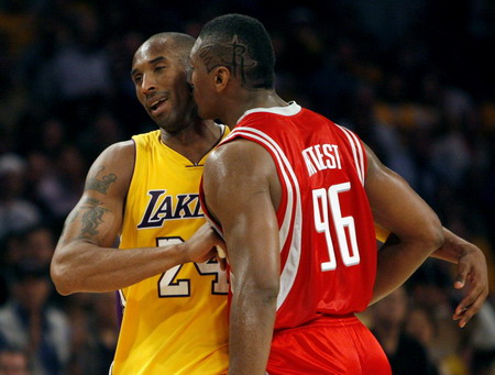 Lakers evens up series with Rockets