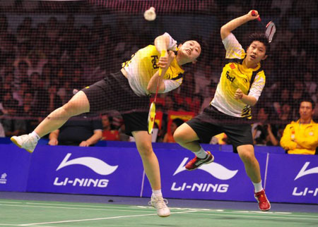 National shuttlers commemorate 5.12 on Sudirman court