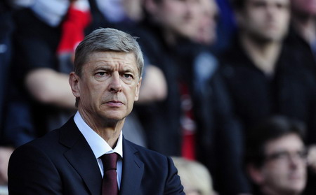Wenger vows to crash United title party