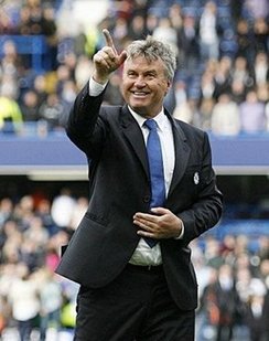 Hiddink bids emotional farewell to Chelsea