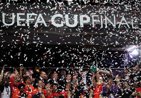 Shakhtar Donetsk lifts the last UEFA Cup