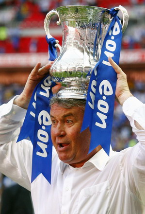 Hiddink dances farewell with message for Chelsea