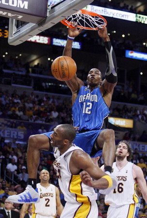 dwight howard dunking on kobe bryant. Dwight Howard of the Orlando