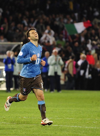 Rossi fires Italy 3-1 over US