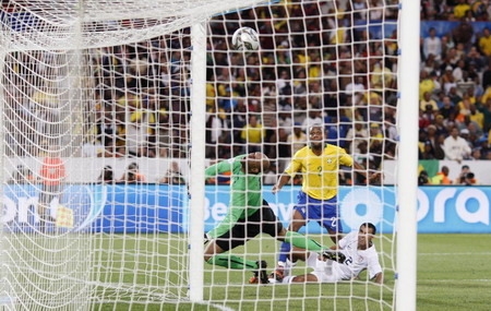 Brazil turn on samba style to thrash US 3-0