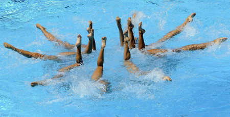 Russia retain synchro team title
