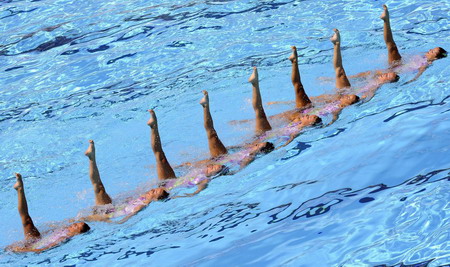 Russia retain synchro team title