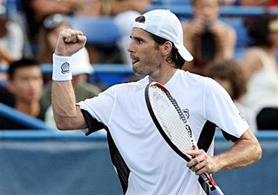 Haas ousts Ferrero to reach Washington quarter-finals