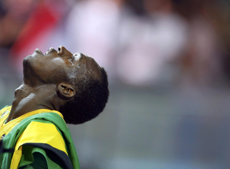 Bolt gets gold, another record in 200 at worlds