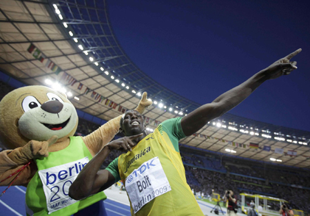Bolt gets gold, another record in 200 at worlds