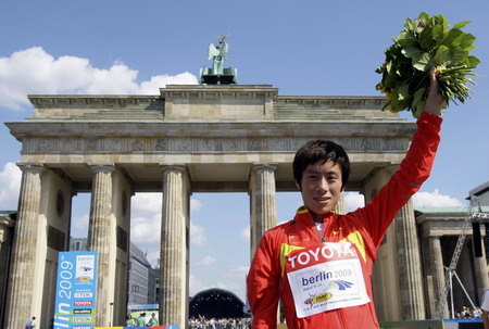 Bai Xue wins China's first gold medal from marathon